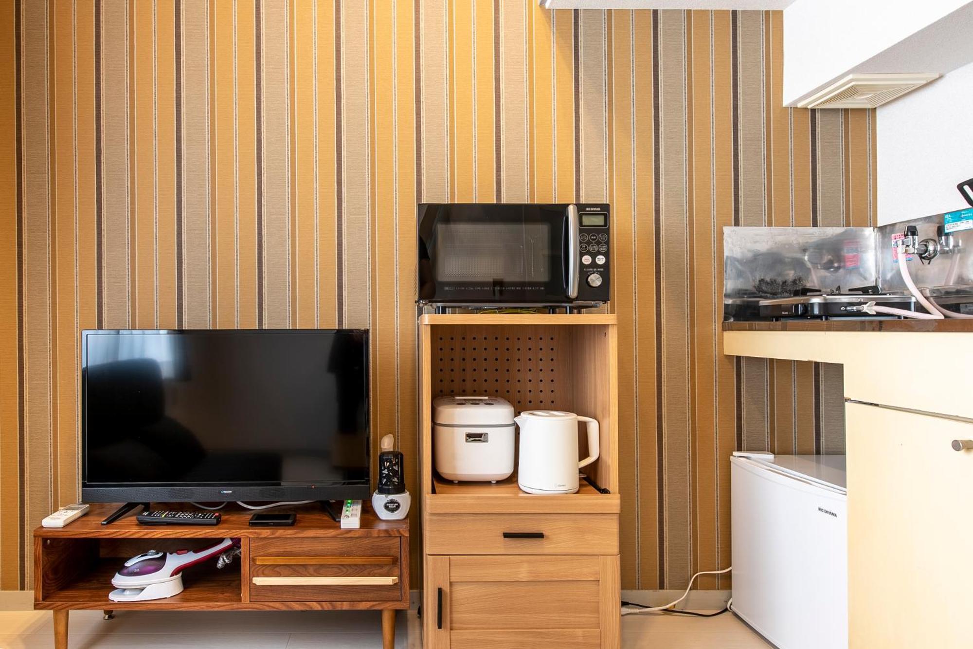 Plaza De La Brea Apartment